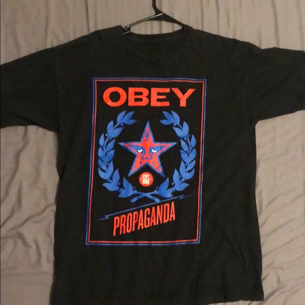 Obey propaganda T-shirt